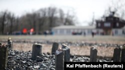 Spomenik žrtvama populaacije Sinta i Roma na tlu bivšeg nacističkog koncentracionog logora Buchenwald, 12. aprila 2015.