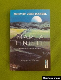 Coperta cărții „Marea liniștii” de Emily St. JOHN MANDEL