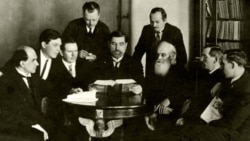 Совет Всероссийского союза евангельских христиан (ВСЕХ), около 1927 года. В центре – Иван Проханов, справа от него – Иван Каргель. Крайний слева – Александр Карев