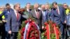 Під вигуки «терористи» посол Росії в Польщі поклав квіти до пам’ятника радянським військовим (фото)