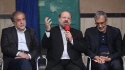 خالد قدومی (نفر وسط) تبعه اردن و رابط مالی میان حماس و ایران که در تهران زندگی می‌کند، نیز به فهرست تحریم‌ها اضافه شده است