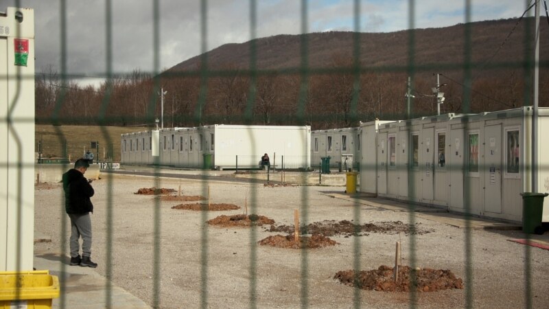 Kontejneri 'za sigurnosnu provjeru' nikli u migrantskom kampu Lipa