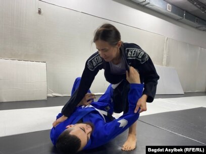 Вно Франквскудағы секс қызметшілері Ормандағы жас шлюха