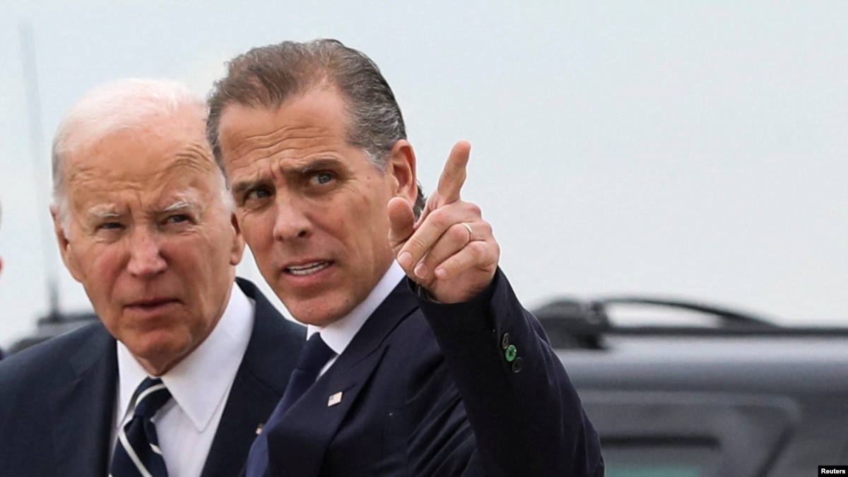 Hunter Biden (desno), sin bivšeg predsjednika Joea Bidena (lijevo), u vrijeme kada je dobrovoljno ostavio svoj laptop u servisu za popravku računara u saveznoj državi Delaware, borio se s teškom ovisnošću o drogama.