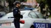 Припадник на косовската полиција на улиците во Северна Митровица