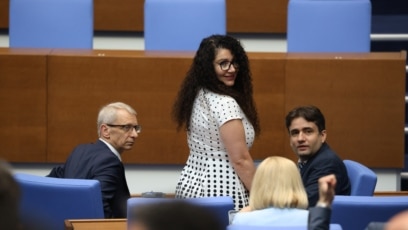 Четири парламентарни групи са потвърдили че ще участват в разговори