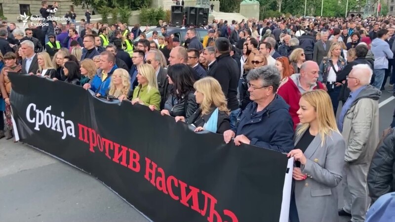 Hiljade ljudi u šetnji 'protiv nasilja' u Beogradu i Novom Sadu
