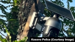 Një kamerë e vendosur në pjesën malore të kufirit mes Kosovës dhe Serbisë.