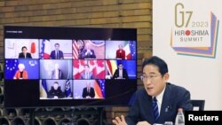 Жапониянын премьер-министри Фумио Кисида "Чоң жетинин" (G7) лидерлеринин онлайн жыйынында. Токио, Жапония. 24-февраль, 2023-жыл.