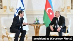 دیدار رئیس جمهور اسرائیل از آذربایجان در سال ۲۰۲۳ و دیدار با الهام علی‌اف (راست)
