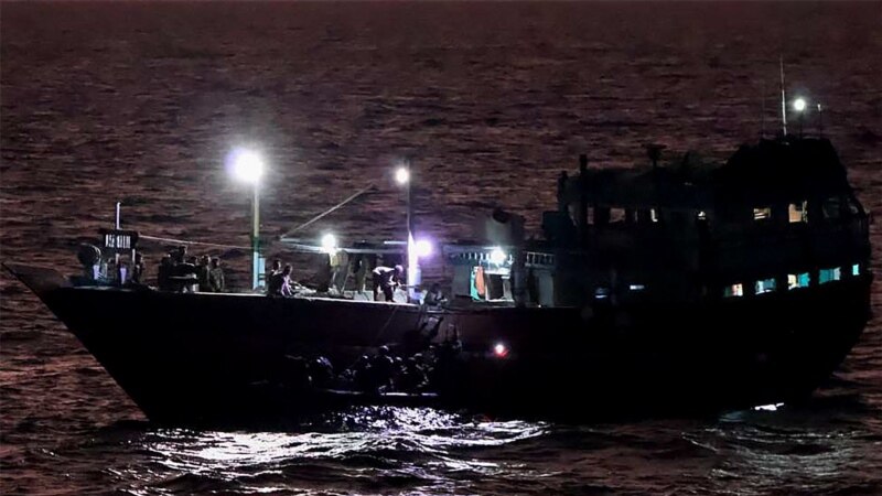 هند یک قایق ماهیگیری ایرانی دیگر را از چنگ دزدان دریایی نجات داد