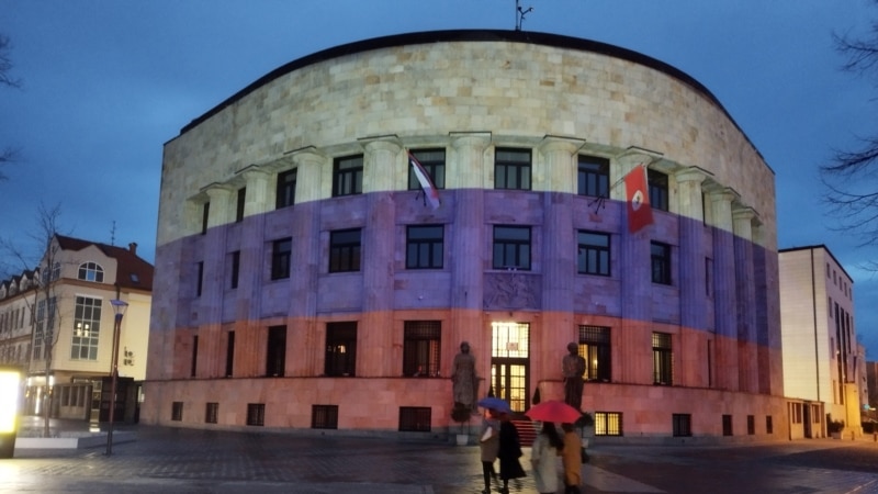 Седиштето на претседател на РС Милорад Додик во боите на руското знаме