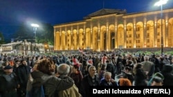 «Օտարերկրյա գործակալների» մասին օրենքի դեմ բողոքի ակցիա Վրաստանի խորհրդարանի շենքի մոտ, 18-ը մայիսի, 2024թ․