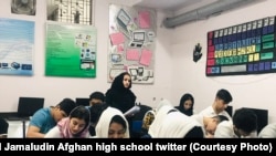 دانش آموزان افغان در مکتب سید جمالدین افغان در هندوستان