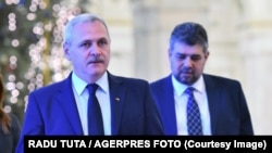 Marcel Ciolacu (dreapta) a fost propus premier pe 13 iunie 2023. Cariera sa politică a luat amploare sub conducerea lui Liviu Dragnea (stânga), de care s-a dezis însă când a simțit decăderea fostului lider PSD.