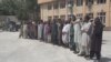 تعدادی از معتادان تداوی شده که در ولایت هرات برای کار در یک معدن نمک استخدام شده اند 