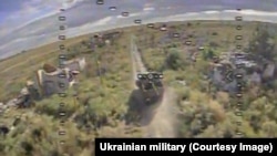 Украинский FPV-дрон преследует свою цель. Вид от первого лица