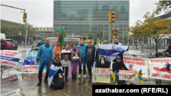 Акция протеста туркменских активистов перед штаб-квартирой ООН в Нью-Йорке в поддержку политзаключенных. 25 сентября, 2023 г.