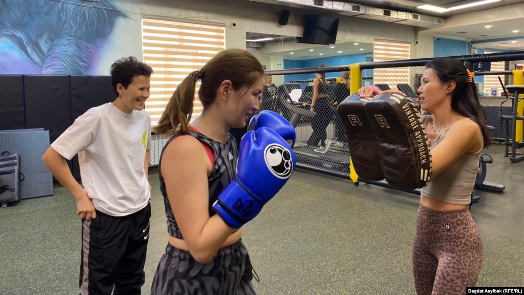 Мас әйелдермен порно