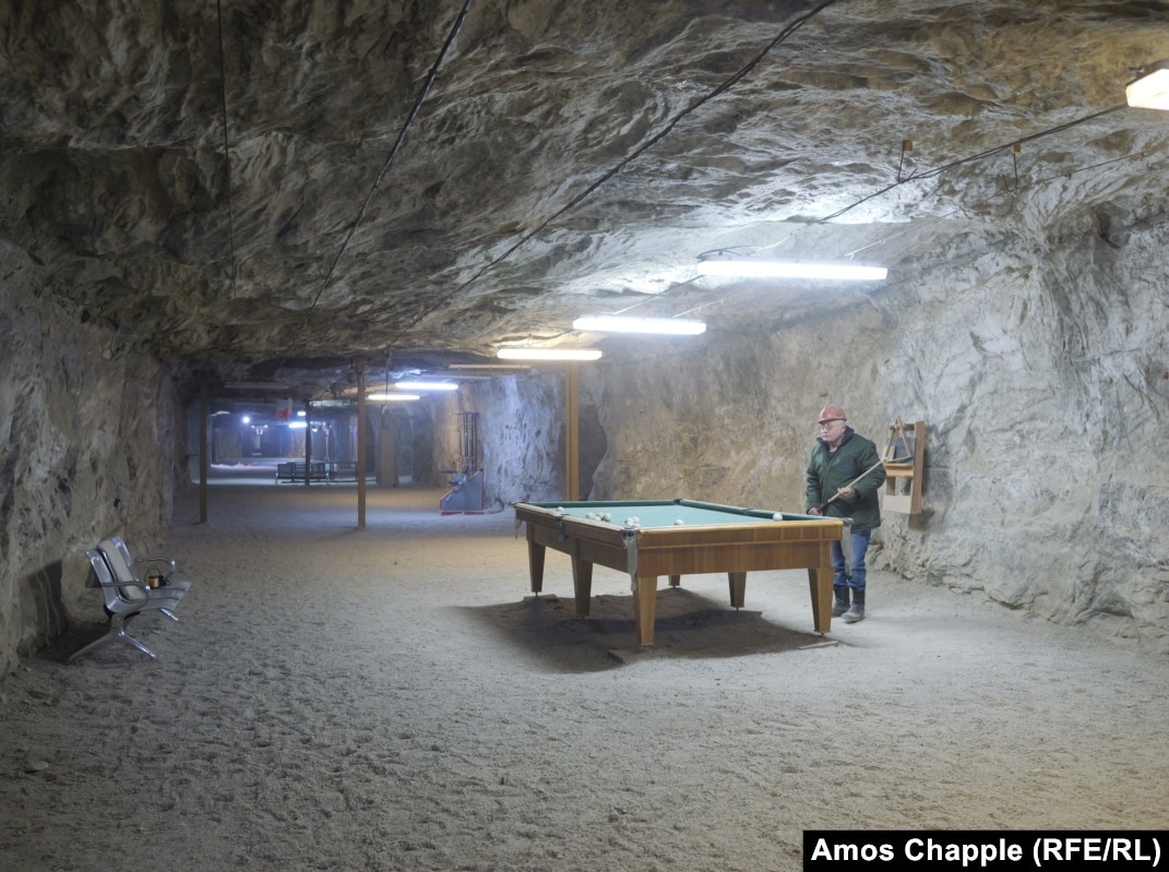 File:Under ground Lake - Salt Mine Wieliczka.jpg - Wikimedia Commons, image size:1071x799