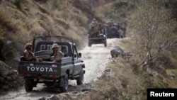 د پاکستان پوځ سرتېري په سوات کې ګزمه کوي - انځور له ارشیفه. 