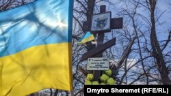 «Останній бій» перед окупацію Херсону. Роковини загибелі українських бійців у Бузковому парку (фотогалерея)
