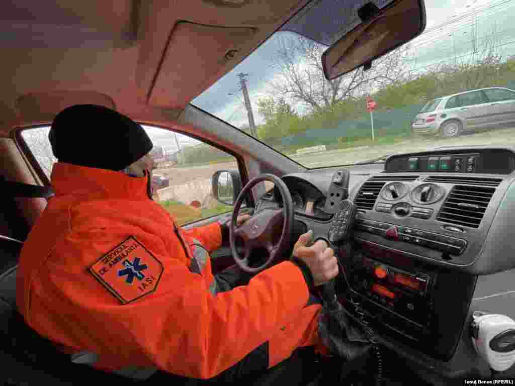 Ambulanțierul Cristi Botezatu conduce o autospecială care are peste 1,3 milioane de kilometri la bord.&nbsp;