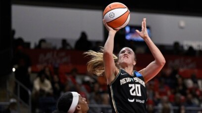25 годишната баскетболистка Сабрина Йонеску постави впечатляващ рекорд както при жените