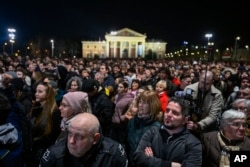 Protesta e 16 shkurtit në Budapest u mbështet nga parti të ndryshme politike.