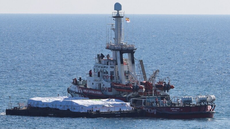 Шпанскиот брод со хуманитарна помош стигна до брегот на Газа