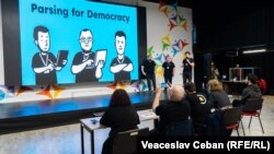 Echipa „Parsing for Democracy” la prezentarea proiectului în cea de a treia zi de hackathon, 9 aprilie 2023. 