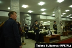 Corpul neînsuflețit al scriitorului Spridon Vangheli a fost adus la Palatul Național „Nicolae Sulac” din Chișinău
