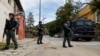 Kosovski policajci patroliraju nakon pucnjave u selu Banjska na severu Kosova, 27. septembra 2023. 