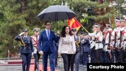 Косовската претседателка Вјоса Османи и македонскиот претседател Стево Пендаровски во Скопје. 