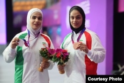 زهرا باقری (سمت راست) و ملیکا امیدوند