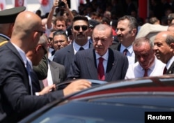 Turski predsjednik Tayyip Erdogan odlazi nakon što je prisustvovao vojnoj paradi na sjevernom Kipru pod turskom kontrolom, u podijeljenom gradu Nikoziji, Kipar, 20. jula 2024.