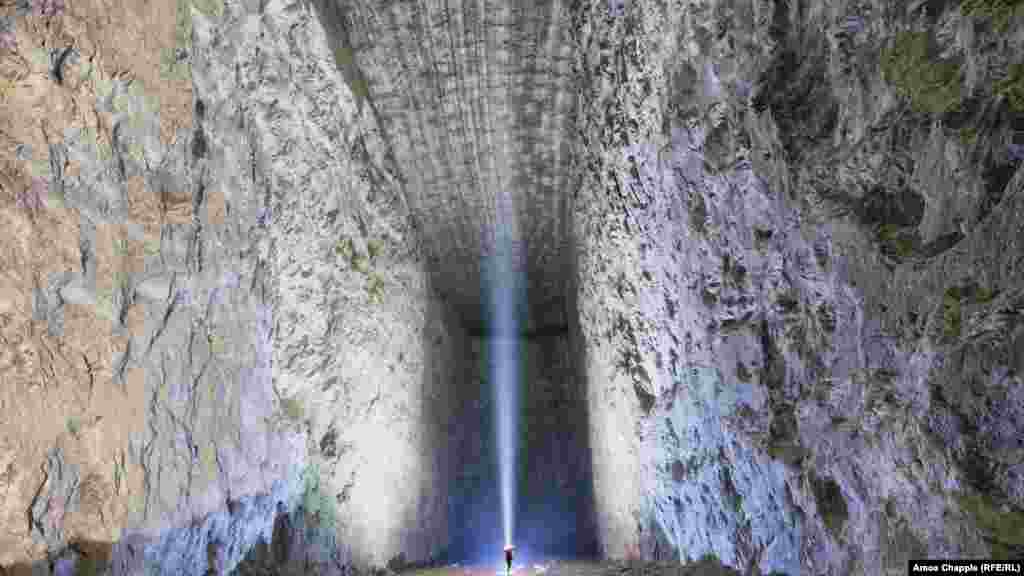 Jerevánban sokan nem is tudnak arról, mekkora sóbánya húzódik a mélyben, a lábuk alatt több kilométer hosszú alagutakkal, valamint egy speciális kórházzal