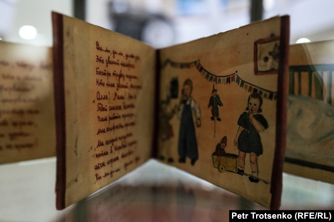 Әйелдер дәретханасы порно HD форматында Ирина KRG секс фотосуреті