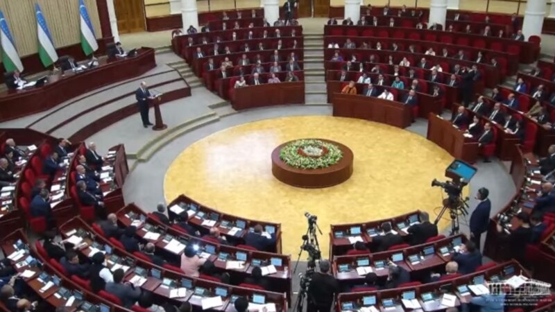 Özbek prezidentine goşmaça möhlet berýän konstitusion referendum geçiriler