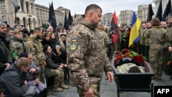 Прощання з Дмитром Коцюбайлом («Да Вінчі») на майдані Незалежності в Києві, 10 березня 2023 року