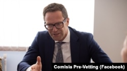 Expertul olandez Herman von Hebbel, la o ședință în martie 2024 a Comisei de pre-vetting, pe care a condus-o în anii 2022-2024 