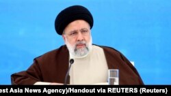 Iranski predsednik Ebrahim Raisi govori tokom sastanka sa predsednikom Azerbejdžana Ilhamom Alijevim na azerbejdžansko-iranskoj granici, 19. maja 2024. 