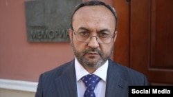 Правозащитник Бахром Хамроев до заключения