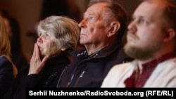 Син і батьки Віри Гирич під час презентації фільму «Віра»