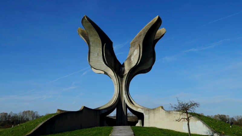 Državni vrh Hrvatske odao poštu žrtvama logora Jasenovac