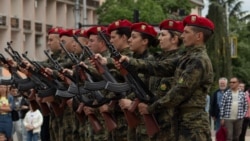 Военнослужещи от 61-ва Стрямска механизирана бригада правят демонстрация на празничната си програмата за 6 май - Денят на храбростта и Българската армия, Казанлък, 29 април 2024 г.