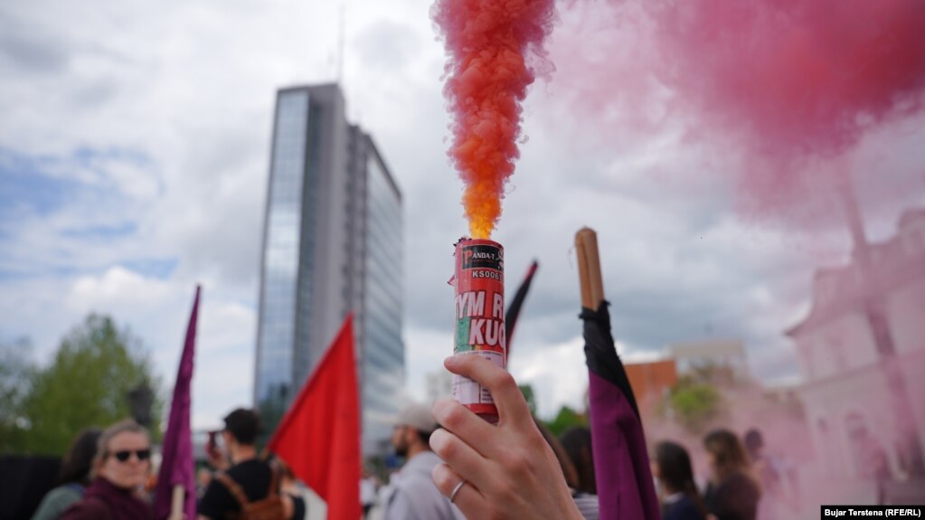 Në Prishtinë, një protestë,me thirrjen "Shëndet e mirëqenie për të gjitha/ë" u organizua nga Kolektivi për Mendim dhe Veprim Feminist.   