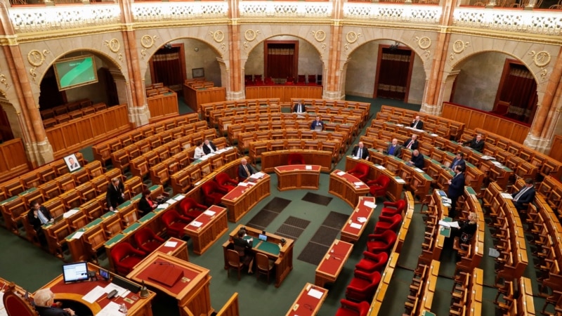 Mađarska odlaže glasanje o članstvu Švedske i Finske u NATO
