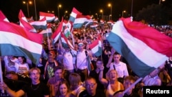 Magyar Péter, a Tisztelet és Szabadság (Tisza) Párt alelnökének támogatói Budapesten 2024. június 9-én