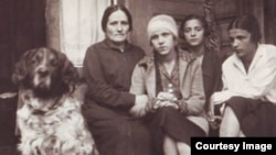 Репрессированная полька Софья Козловская с дочерьми